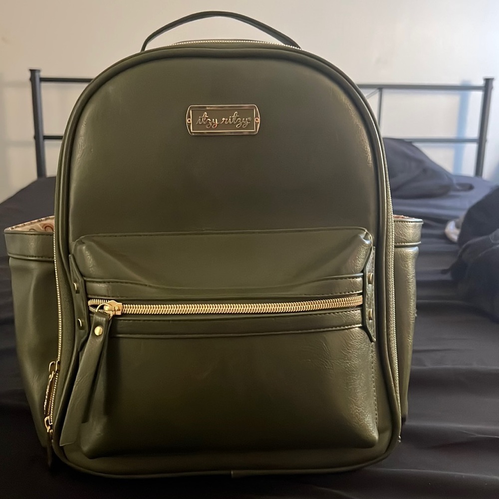 Itzy ritzy Olive Mini with Rainbow interior